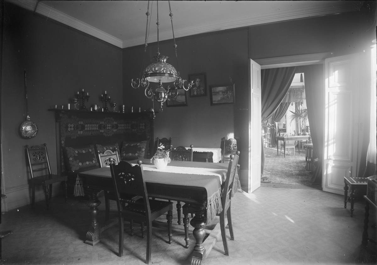 Professor Ragnar Fribergs hem, matsalen, Östra Ågatan 27, Uppsala 1919