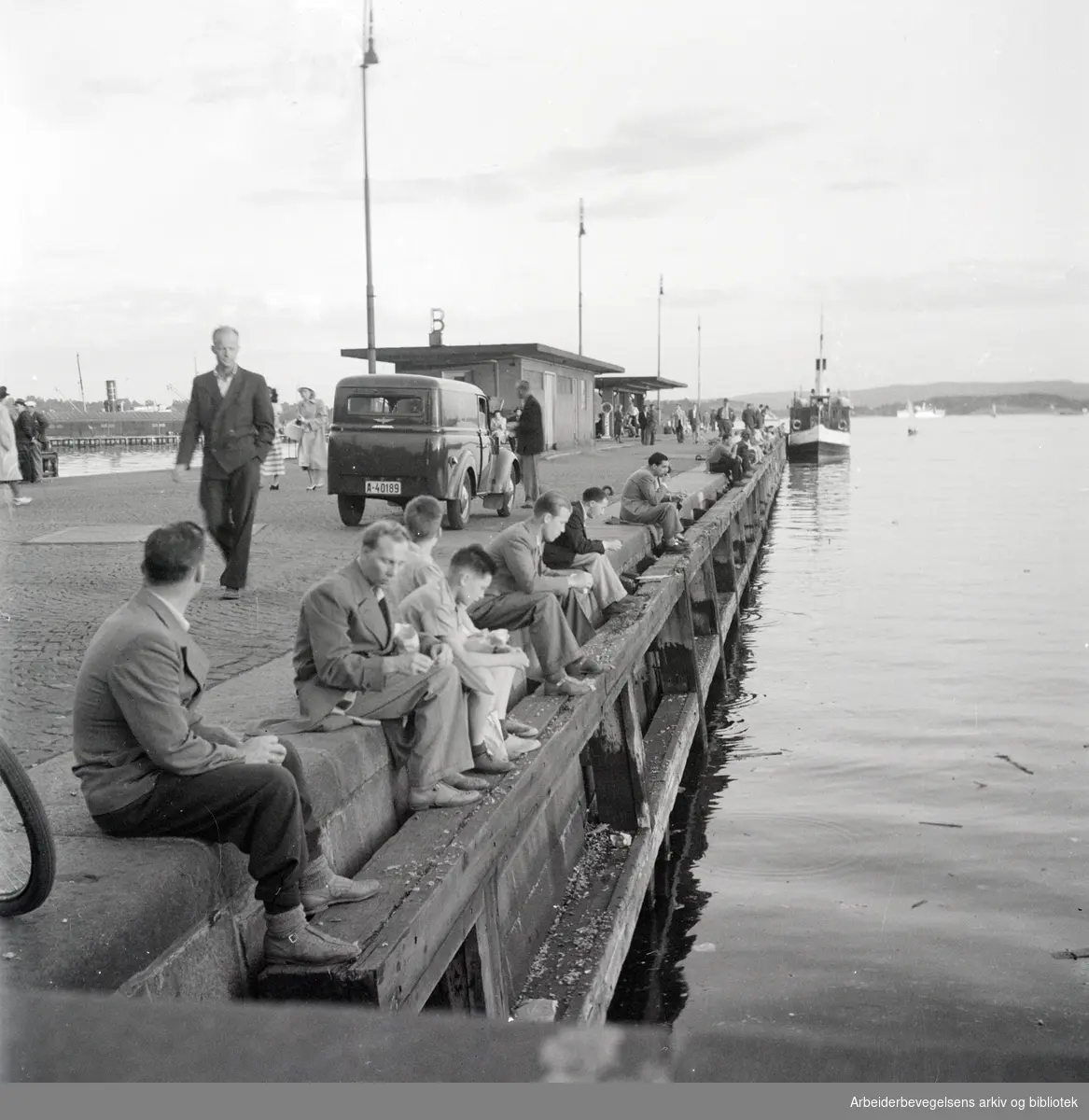 Havna. Bryggefiskere. 1950 åra.