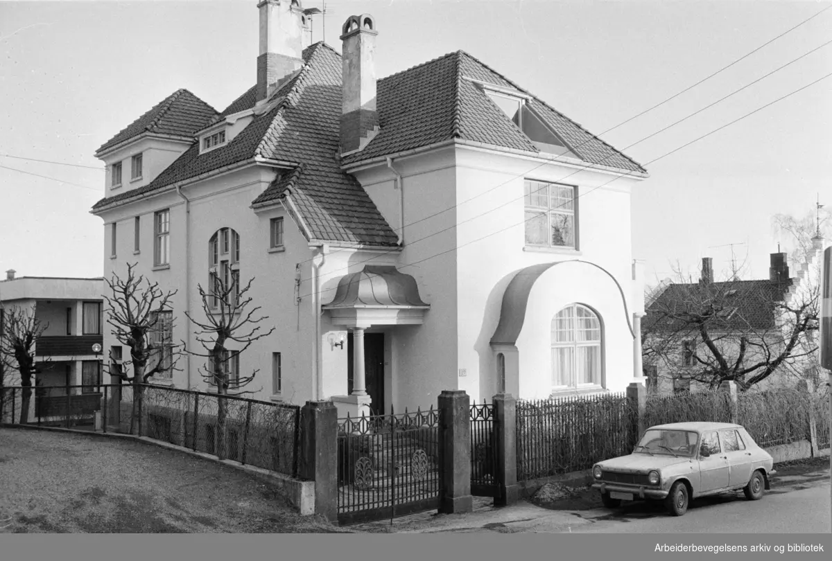 Geitmyrsveien 27. Knut Jahrs villa. Mars 1975