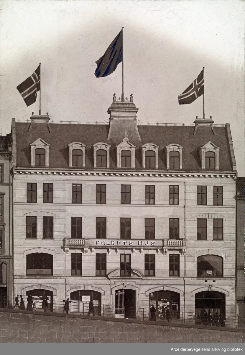 Folkets Hus på Youngstorget..Mulig 1907..
