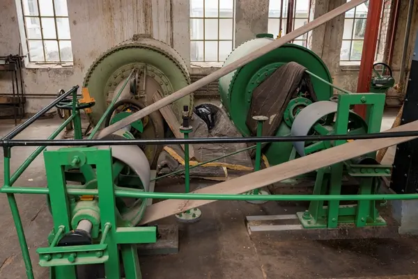 Interiør fra turbinhallen ved Klevfos industrimuseum på Ådalsbruk i Løten, Hedmark (SJF-F.009081)