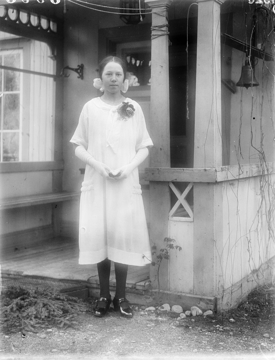 Konfirmanden Anni Vapplin, Frösthult, Uppland 1926