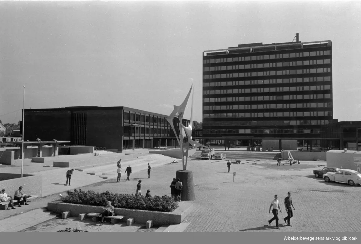 Blindern: Universitetet. Det nye matematikkbygget..September 1966