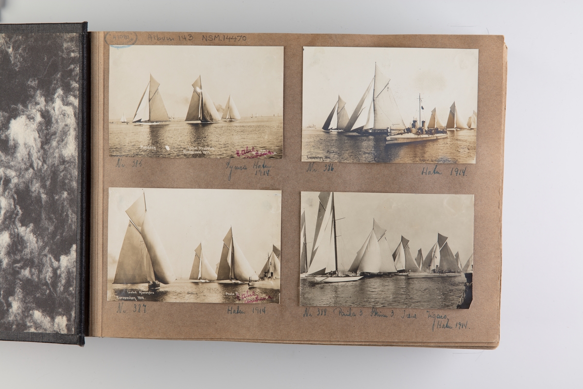 Album med fotografier av seilbåter fra regattaer i 1914-1919.