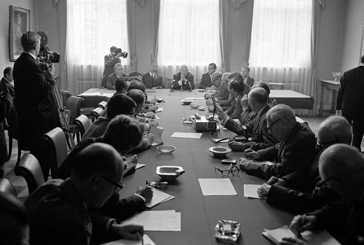 Den tyske forbundskansleren Ludwig Erhard på offisielt besøk i Norge. Her fra pressekonferansen den 1. september 1966.