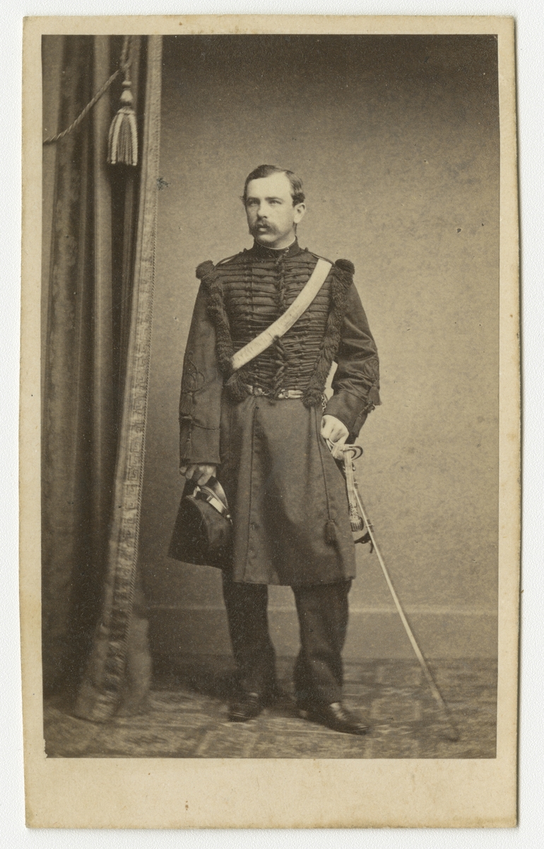 Porträtt av Anders Gustaf Follin, löjtnant vid Skånska dragonregementet K 6.