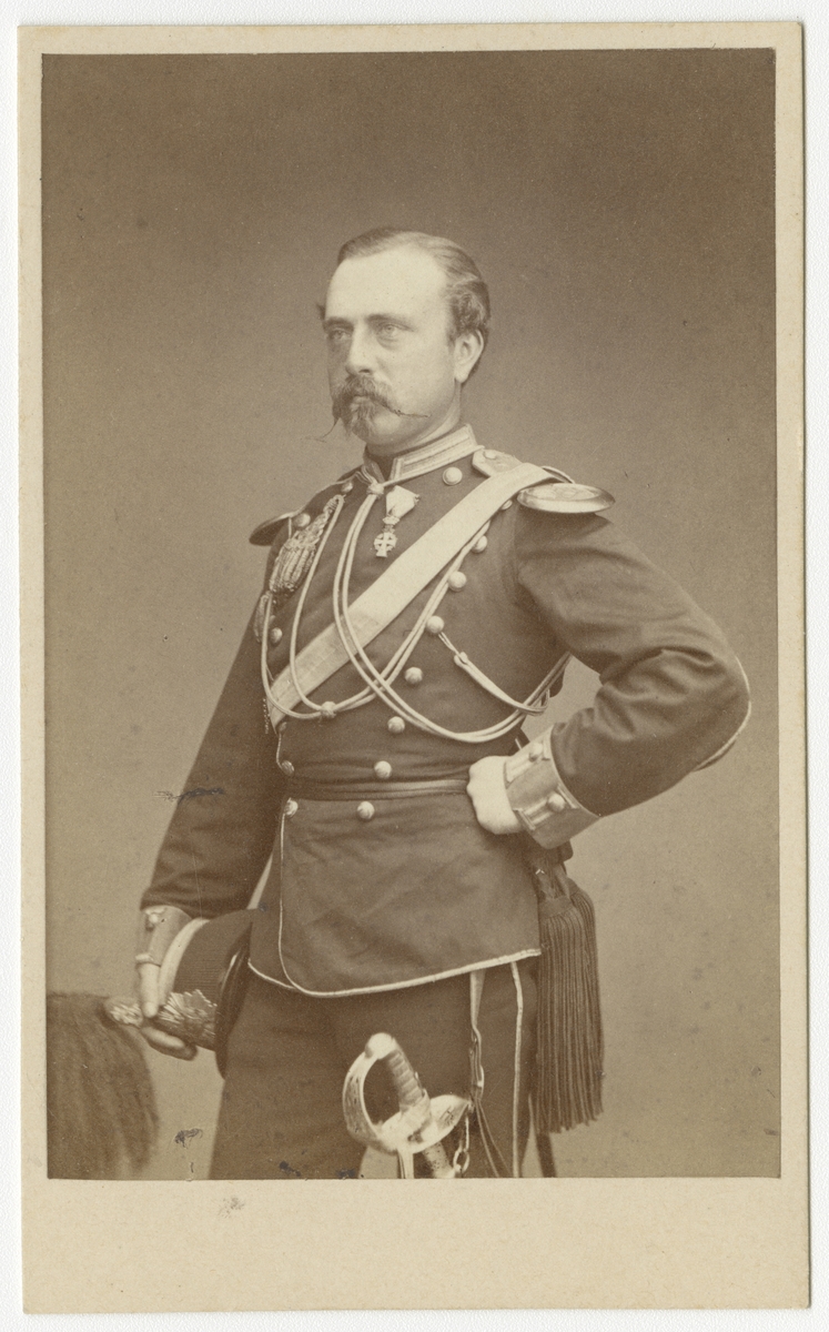 Porträtt av Bror Adolf Rosentvist, underlöjtnant vid Skånska dragonregementet K 6.