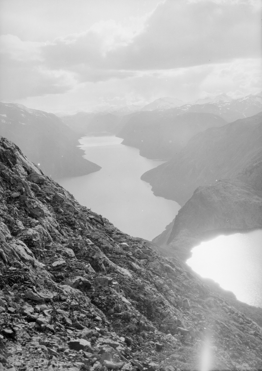 Jotunheimen, utsikt fra Veslfjellet mot Besseggen, Bessvatnet og Gjende
