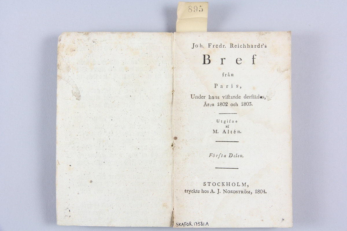 Bok, häftad "Joh. Fredr. Reichhardt's Bref från Paris, under hans vistande derstädes, åren 1802 och 1803", del 1, tryckt 1804 i Stockholm.
Pärm av marmorerat papper, skuret snitt.