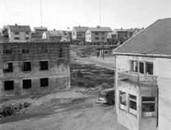 Vadsø mai 1951. Bildet er tatt mot nord. I forkant av bildet