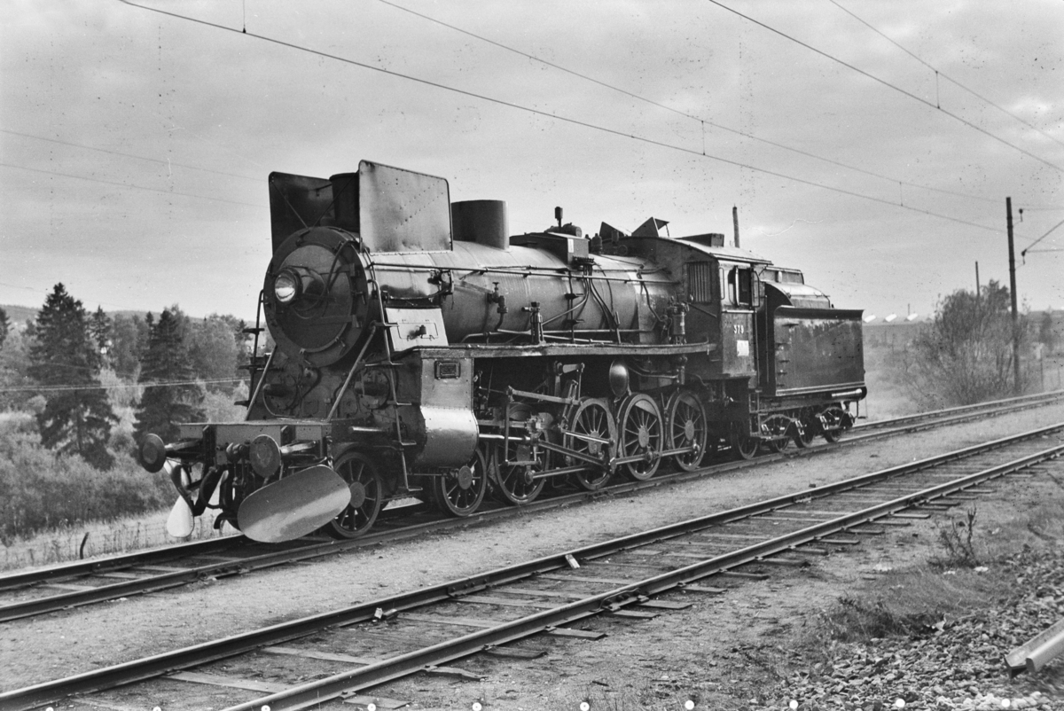 Nyrevidert damplokomotiv type 26c nr. 379 på Grorud verksted.