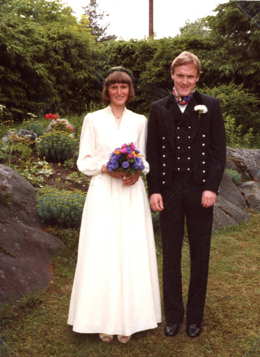 Brudebilde av Kristin Haabert og Olav Arne Løstegård.