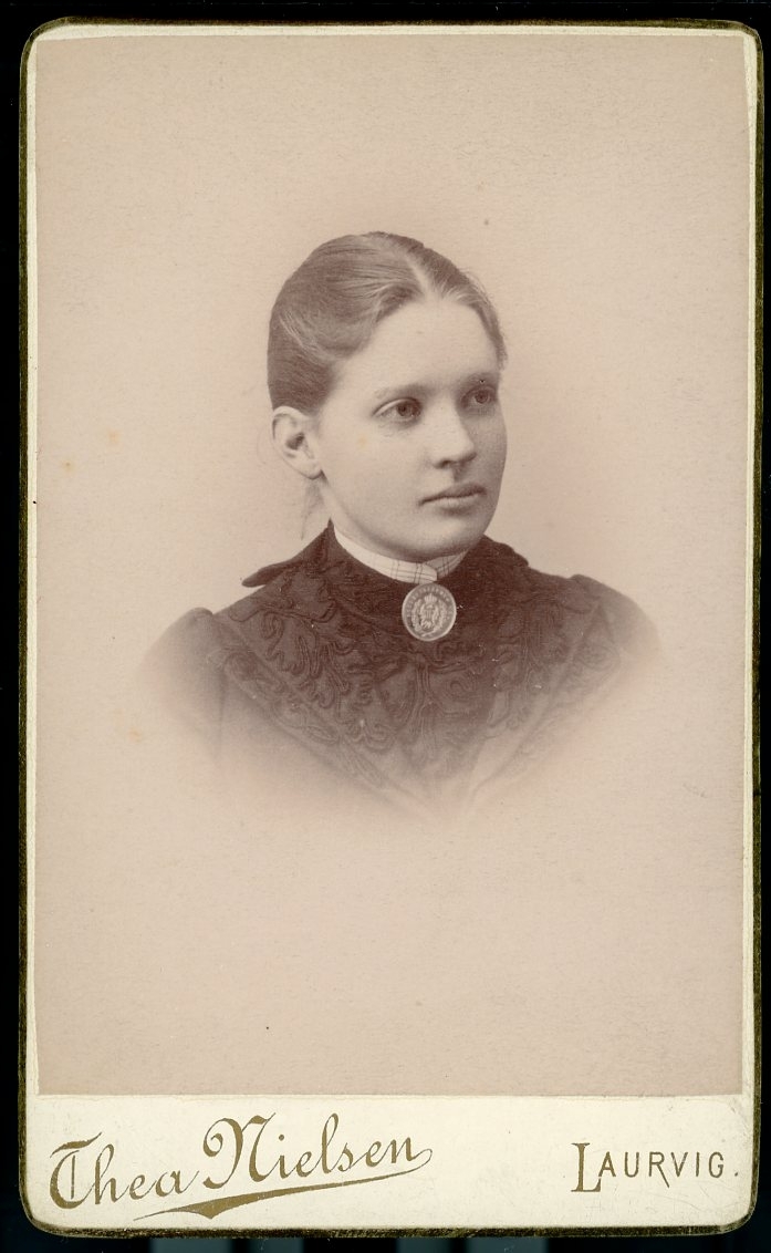 Kabinettsfotografi: okänd kvinna, Ancher?