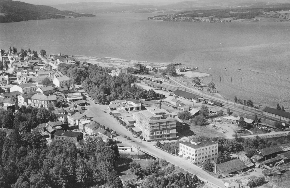 Widerøe: Gjøvik sentrum; Strand hotell
