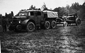 Terrängvagn m/1940 typ TVB. Med 15 cm Haubits m/38.