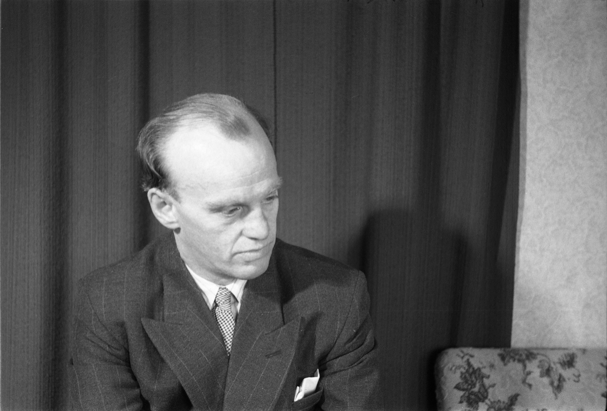 Seks portretter av Alf Stangstuen. Alf var en meget anerkjent dirigent i musikkmiljøet i Østre Toten.