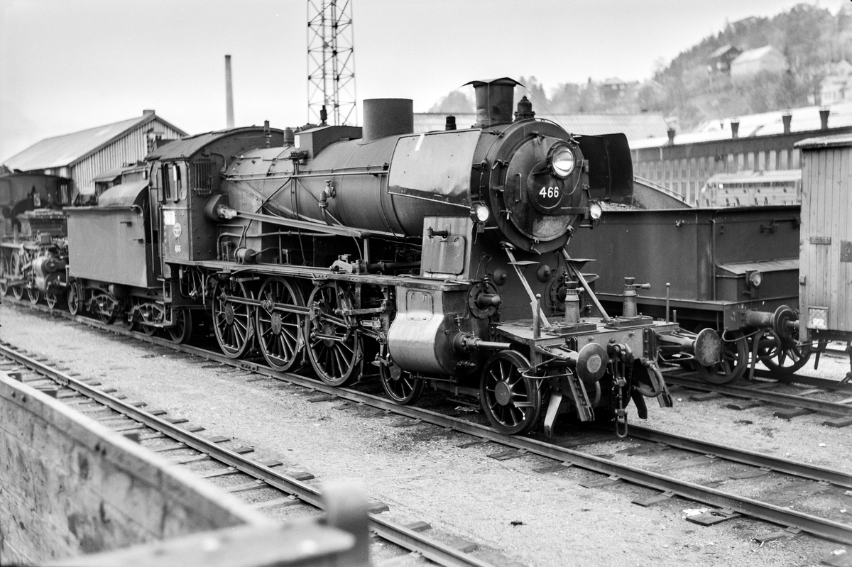Damplokomotiv type 30c nr. 466 på Marienborg.