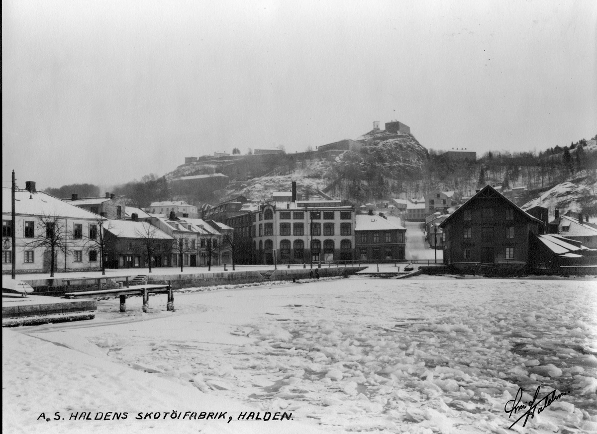 Haldens Skotøifabrik, 1942
