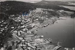 Flyfoto av Moss værft og dokk på Jeløya 1947.
.