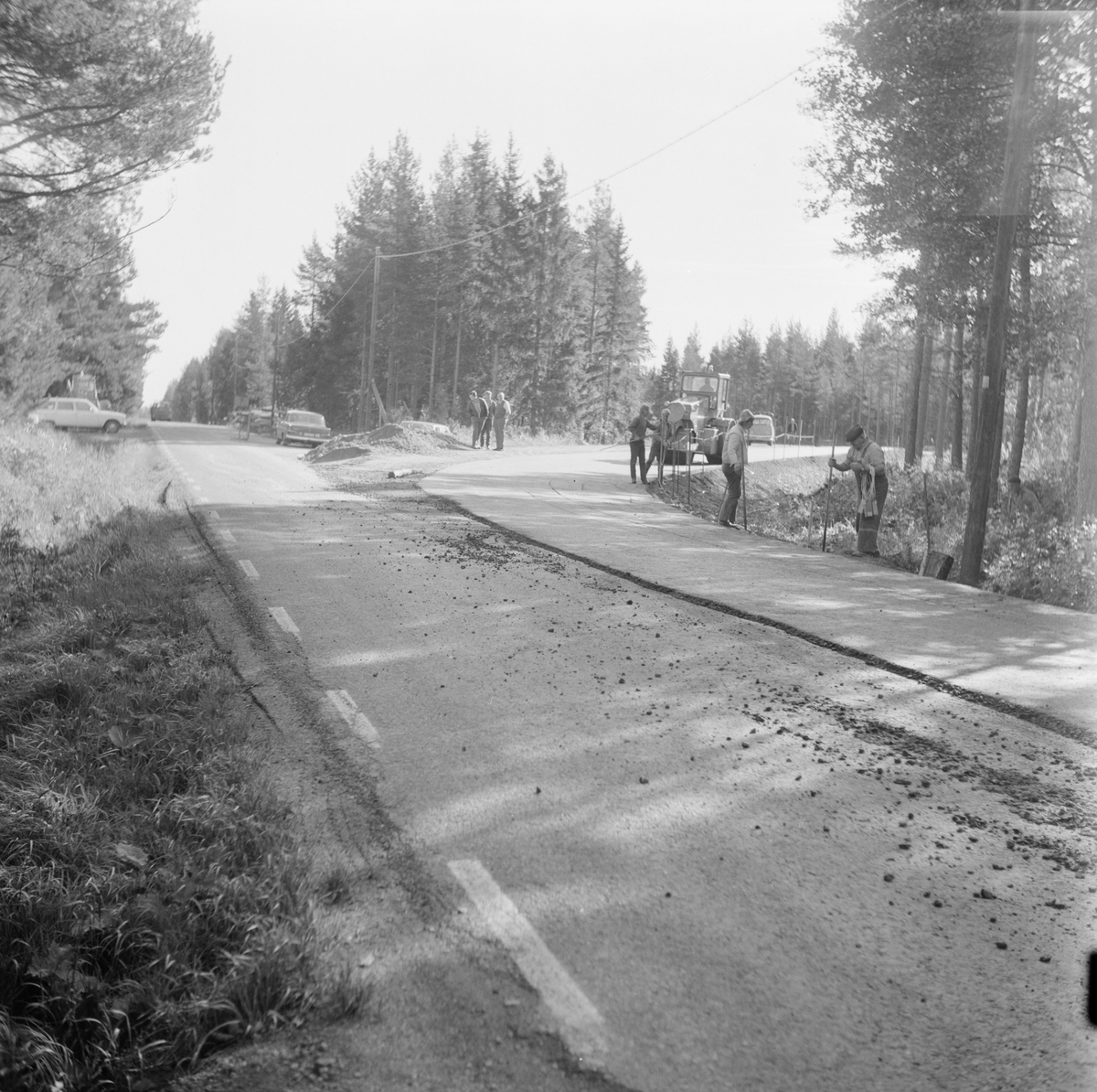 Rakare väg går söder om Lövstabrukspassagen, Österlövsta socken, Uppland, september 1971
