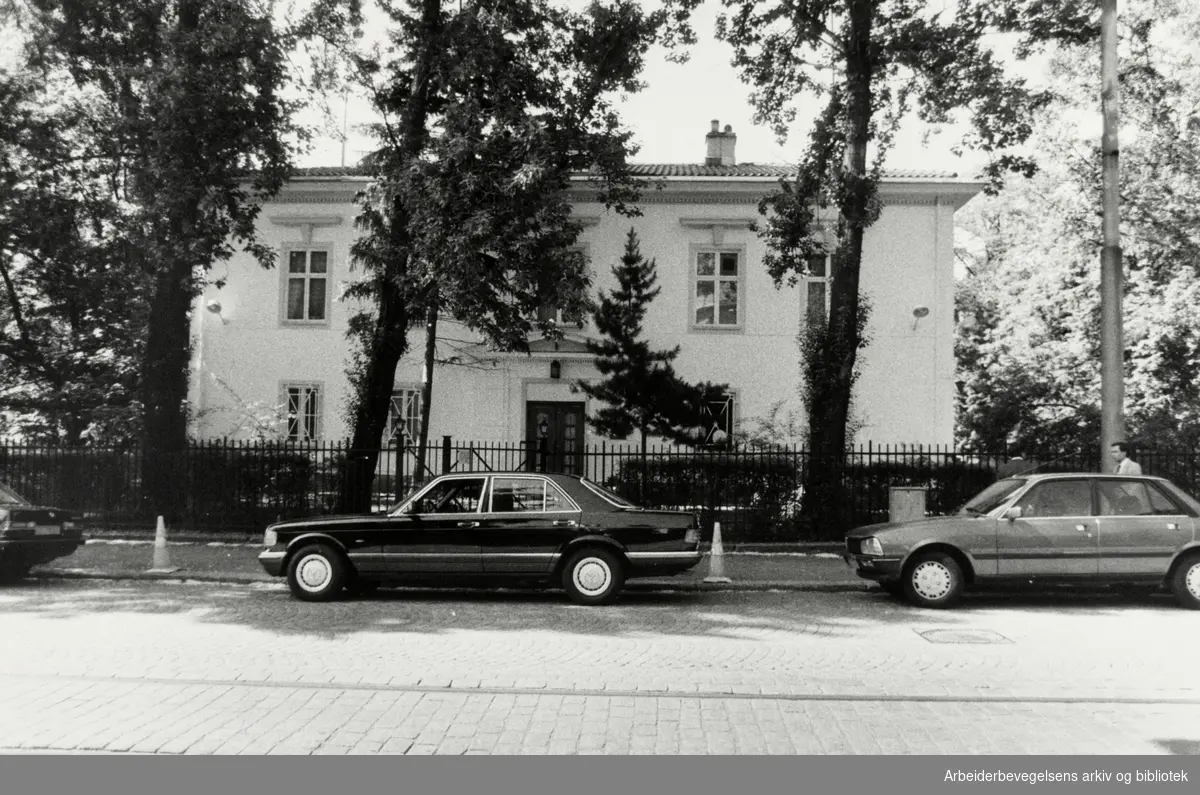Drammensveien ved Sovjets ambassade. Juli 1986