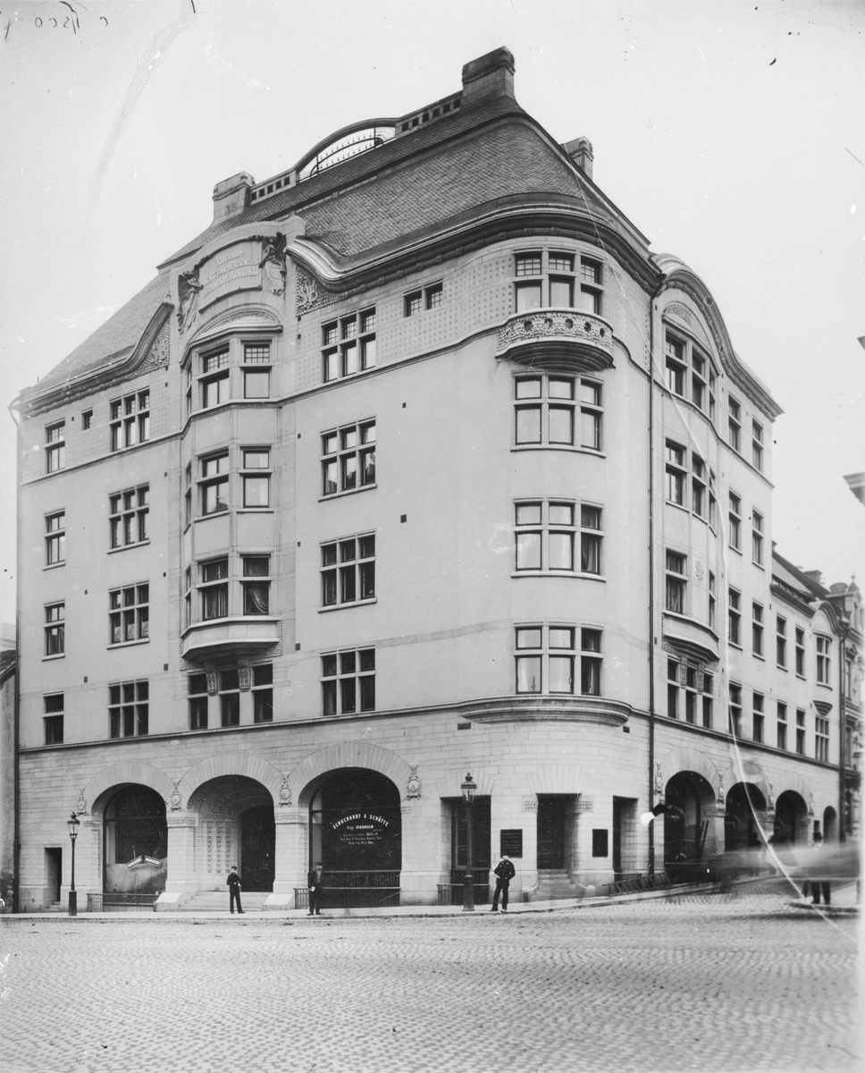 SWB-huset, exteriör.
SWB-huset var en kontors- och bostadsbyggnad som tillhörde Stockholm–Västerås–Bergslagens Järnvägar och var beläget vid Vasagatan 24, Stockholm.