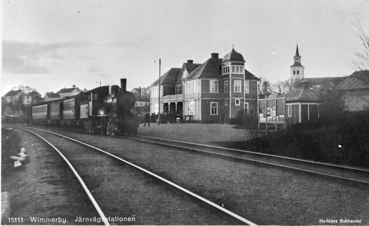 Stationen öppnades för trafik 1872. 1902 Byggdes nytt stations hus och ...