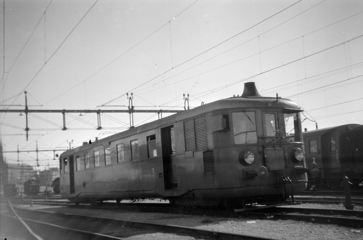 Dieselelektrisk motorvagn. Stockholm - Nynäs Järnväg, SNJ Xo1 5. Ursprungligen Varberg - Borås - Herrljunga Järnväg, VBHJ 4.