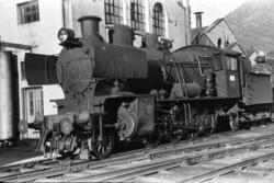Utrangert damplokomotiv type 28b nr. 161 på Sjøsporet ved lo