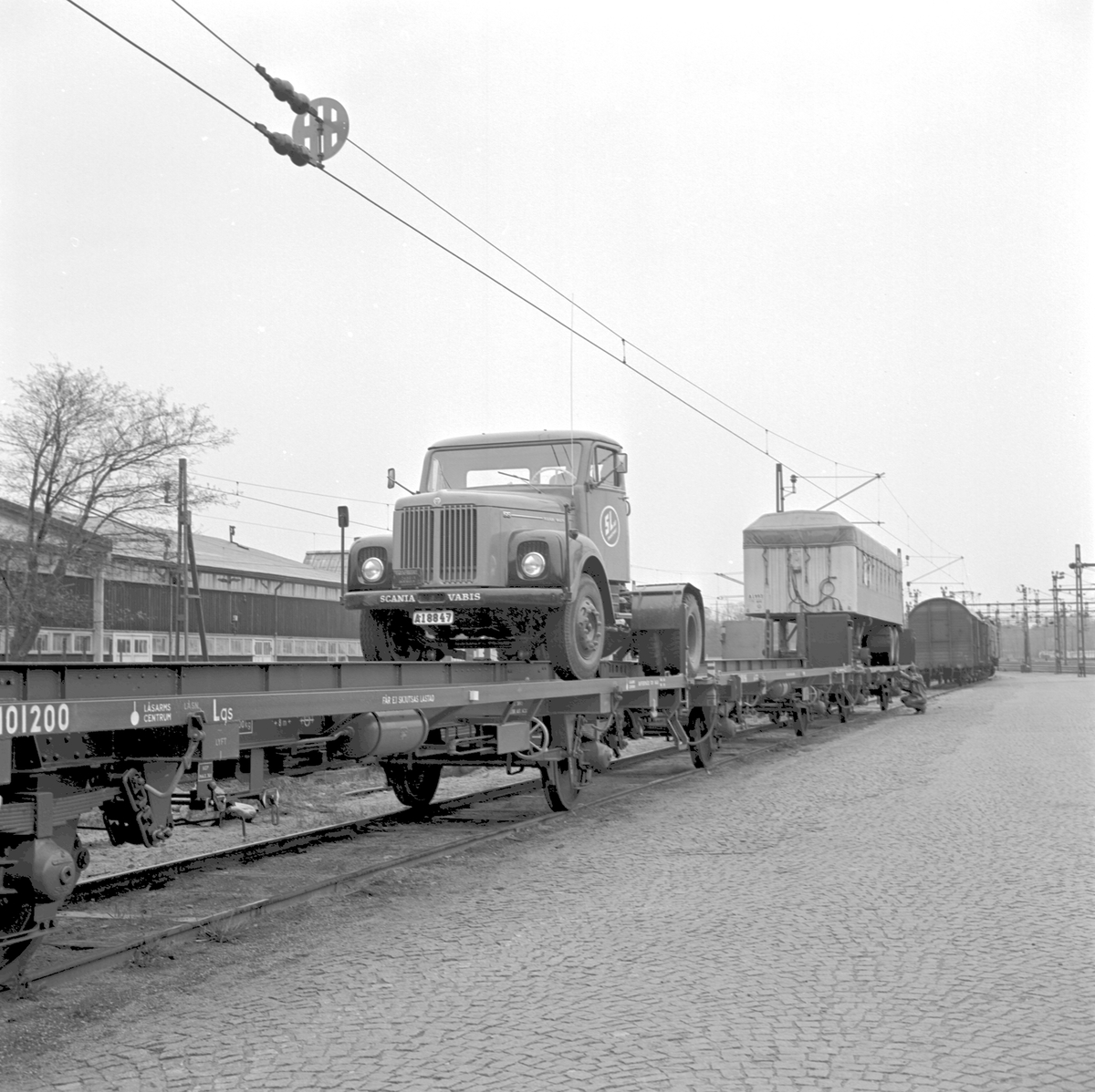 Piggy-Backtransport. Dragbil, Scania Vabis. SJ Lqs 101200