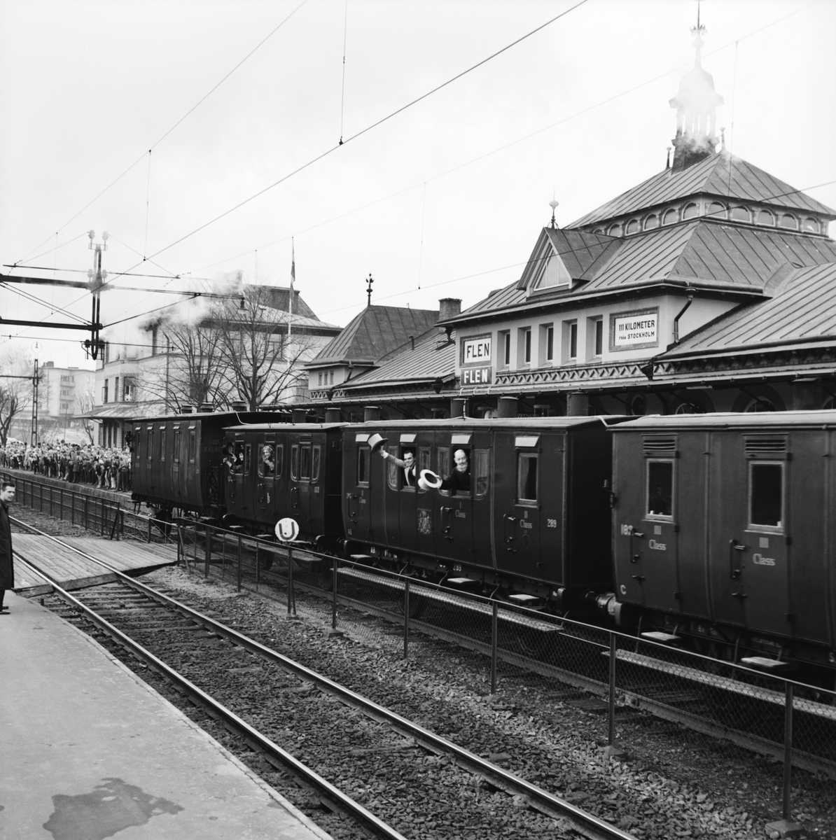 Historiska tågets resa från Stockholm till Göteborg för invigningen av Tåg 62. SJ C 182. SJ AB 289. SJ A 103. SJ C2b 329