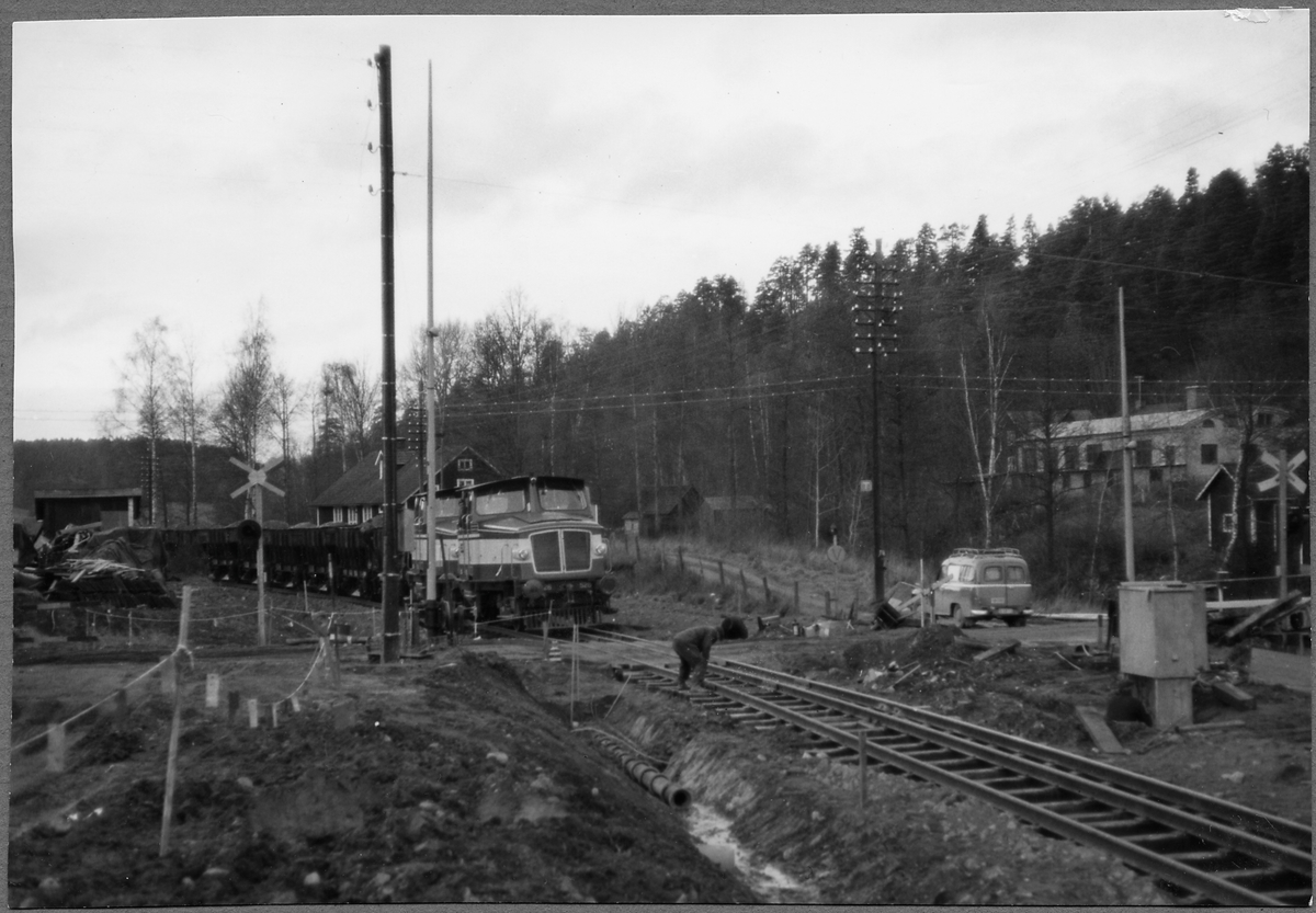 Gruståg som dras av Statens Järnvägar, SJ Z65 526 och SJ Z65 510 vid Åhagen.