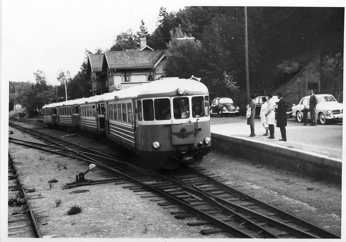 Statens järnvägar, SJ UBFo3yp 1807. Sista dagens persontåg vid Valdemarsviks station.