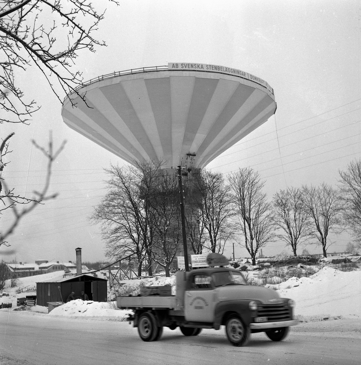 Nya vattentornet på norr.
Januari 1957.