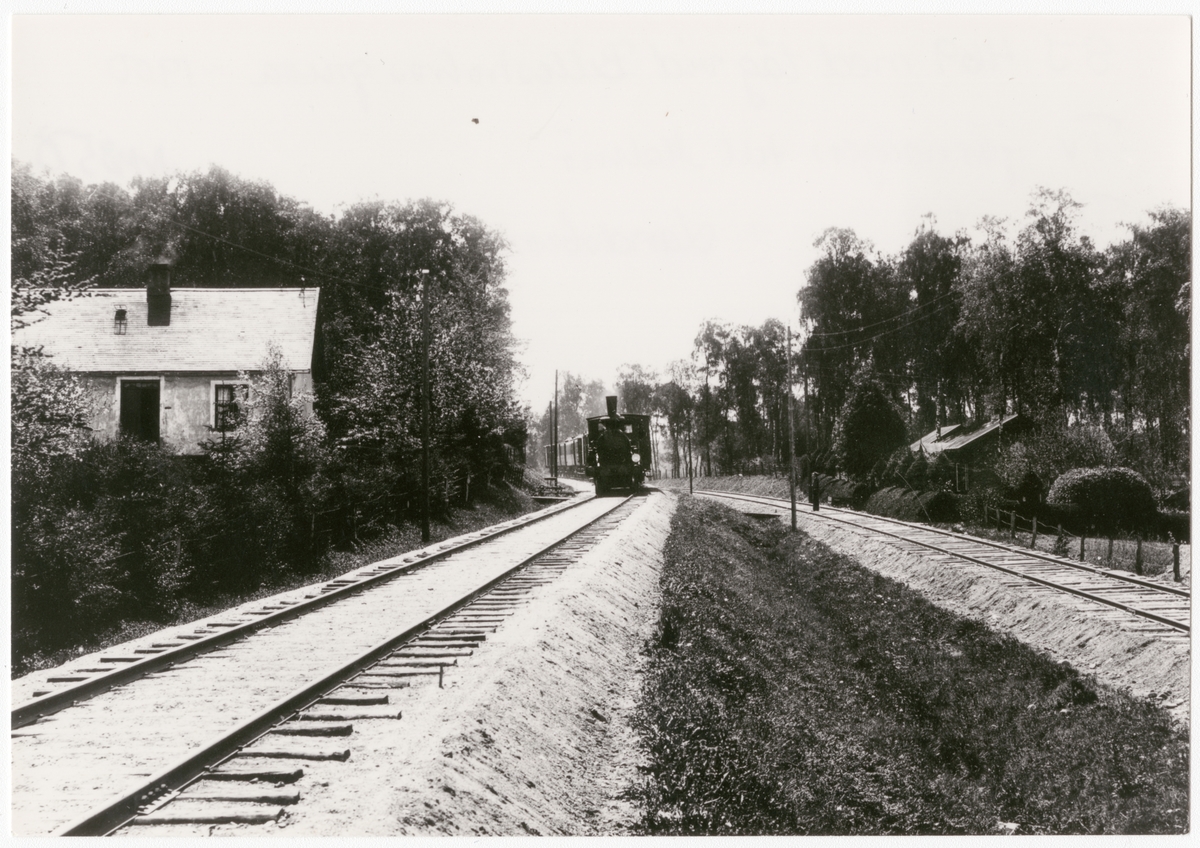 Statens Järnvägar, SJ lok 469 med tåg vid Billlesholms gruva 1900 tal
Tv Järnvägen till Malmö
Th Järnvägen till Landskrona