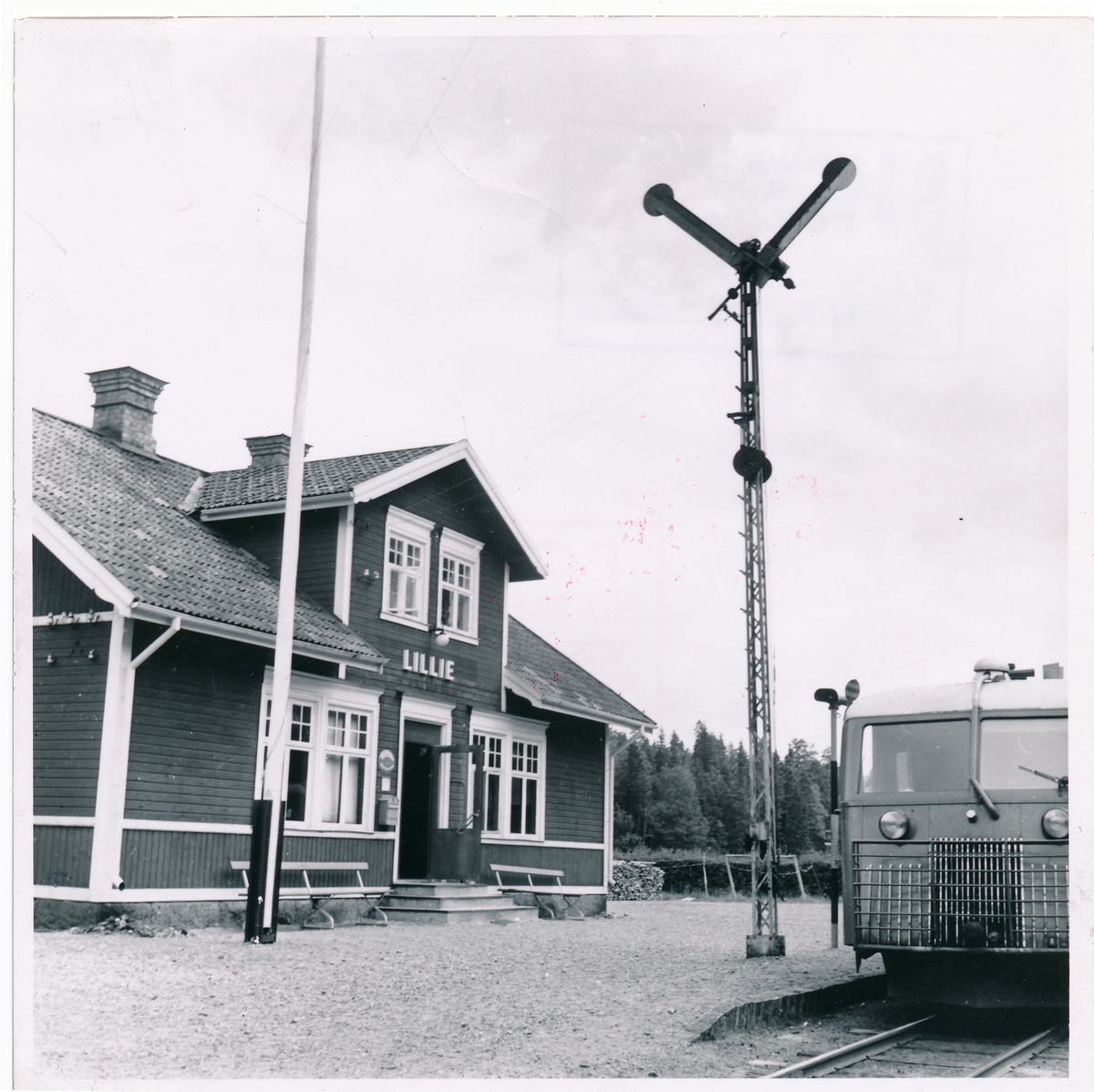Norra Östergötlands Järnväg, NÖJ  Östergötland Lillie station.  T.Ö.J.  Lilie Juni 1950