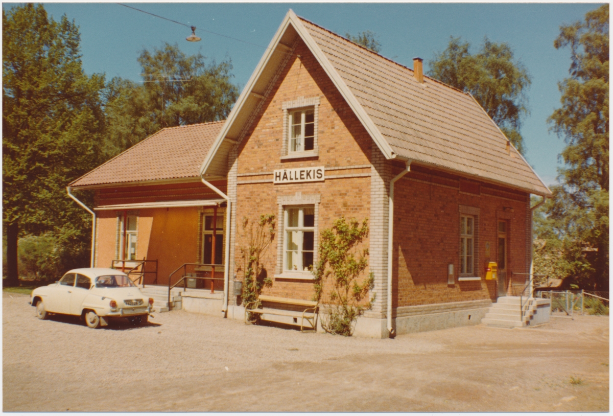 Station anlagd 1899. Envånings station med gavel mot banan 
KiLJ , Kinnekulle - Lidköpings Järnväg
