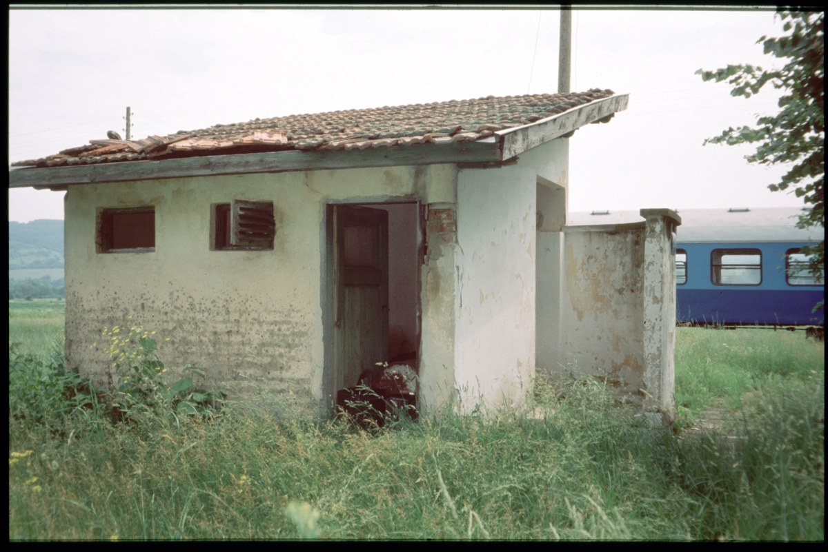 Toalett vid linjen mellan Levski och Troyan i Bulgarien.