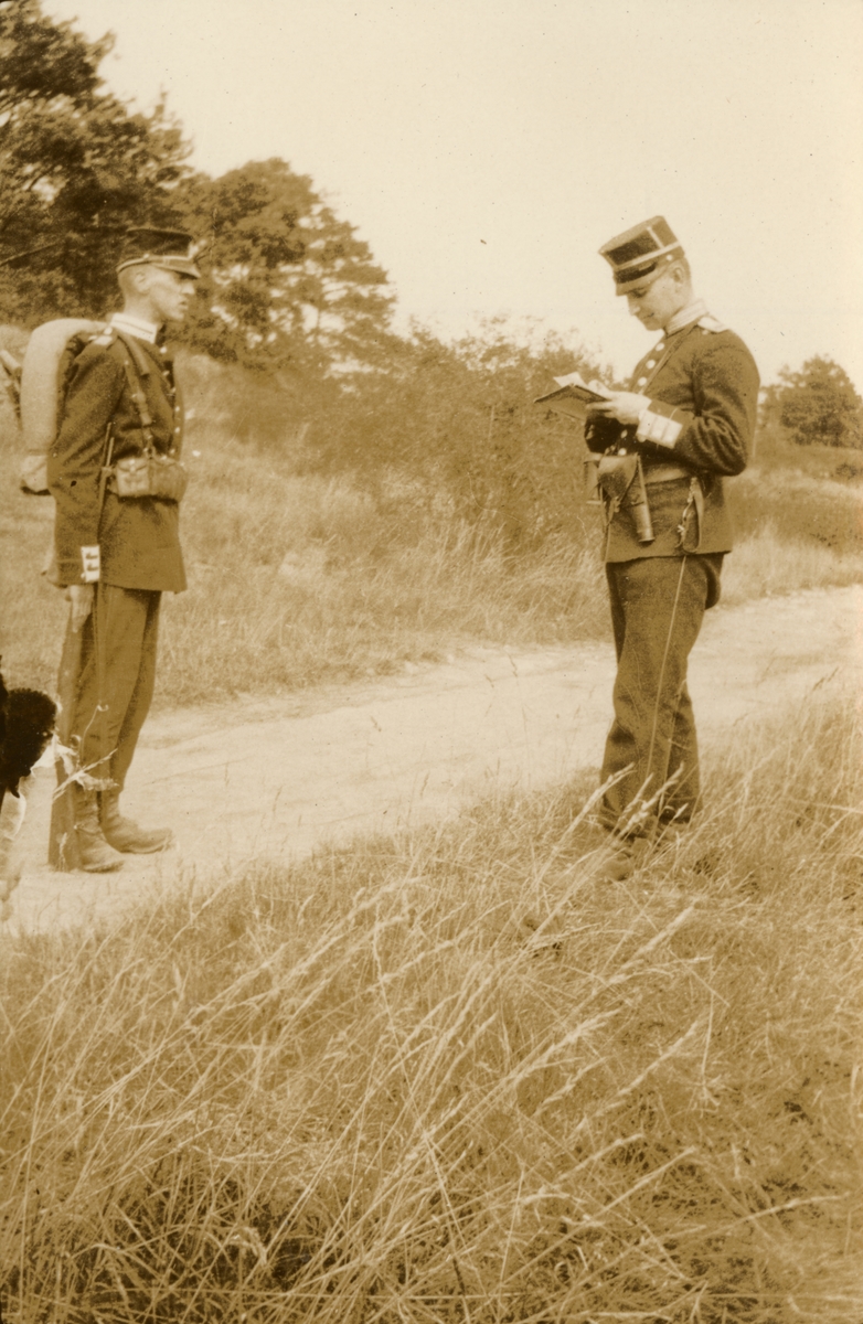 Officer och soldat från Göta livgarde I 2.
