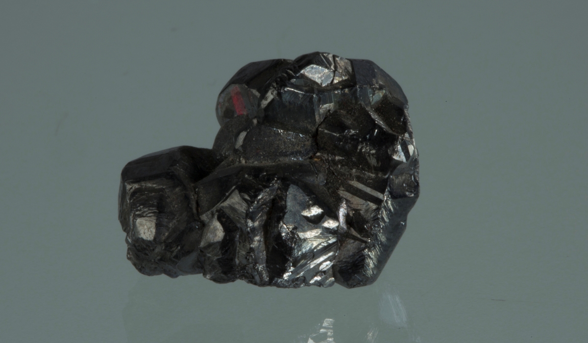 Sammenvokste pyrargyritt-krystaller
Vekt: 3,74 g
Størrelse: 1,5 x 1,2 x 1,1 cm