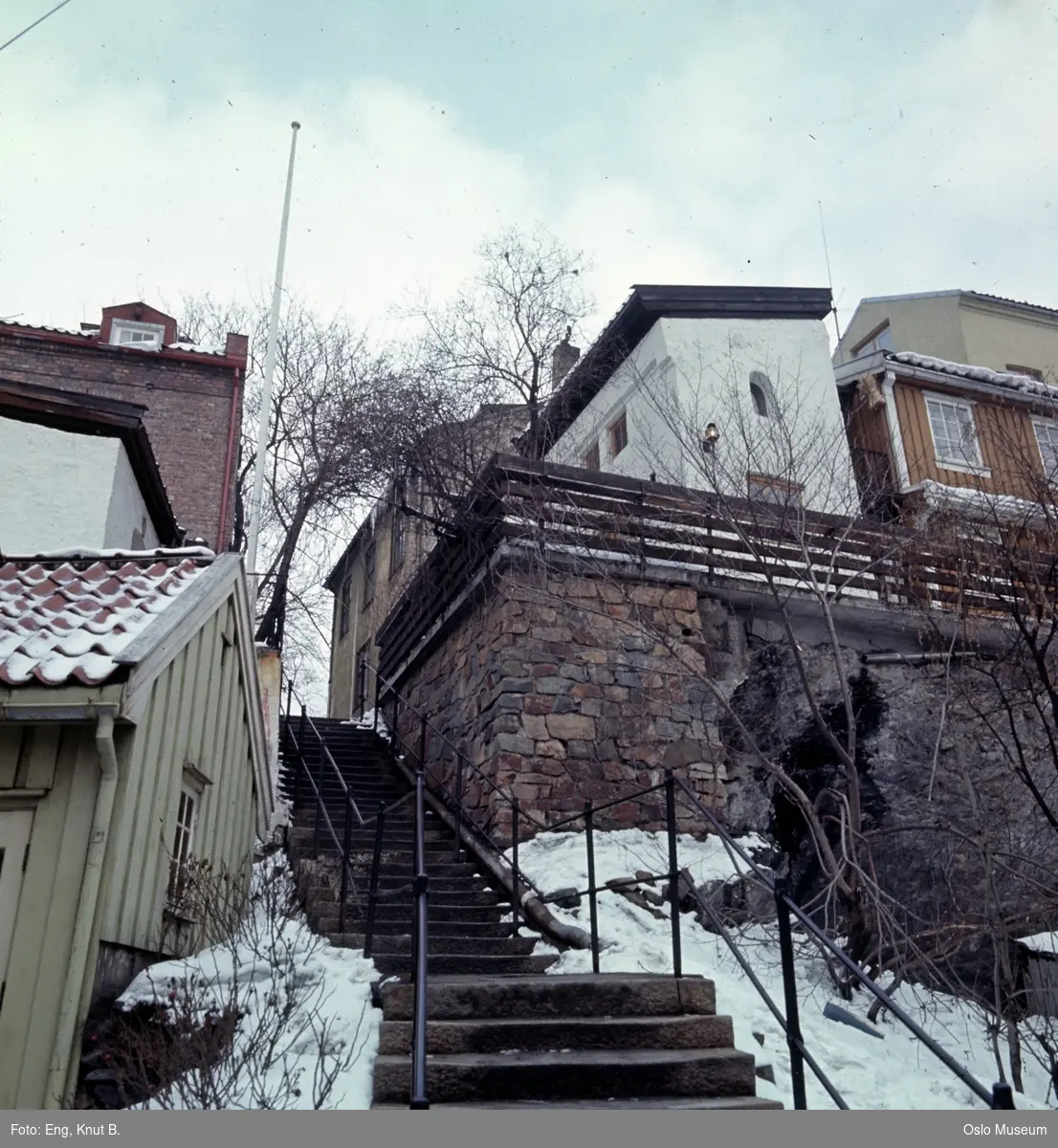 trehusbebyggelse, trapp, snø