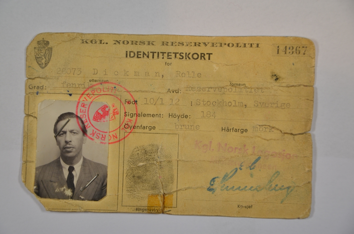 Identitetskort utstedt til fenrik Rolle Dickman av Det Kongelige Norske Reservepoliti, Narvik 1940.