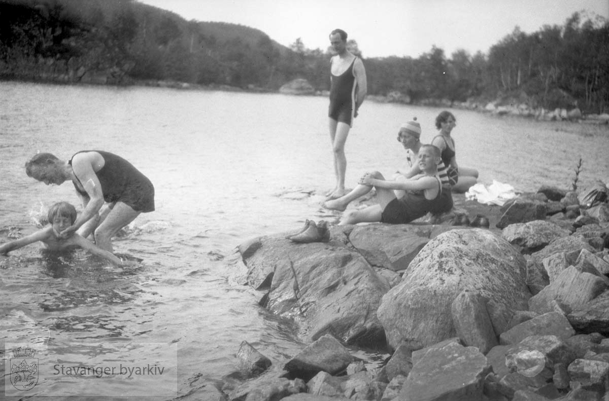 Bading i Alsvik, søndag 29. juli 1929 eller 1930