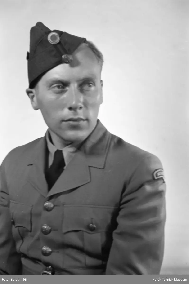Portrett, uniform, Finn Bergan