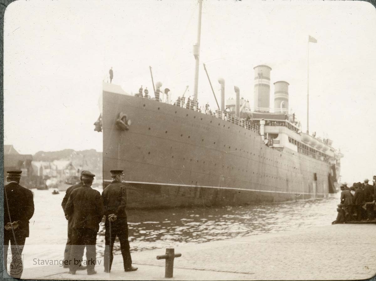 Amerikabåten Kristianiafjord legger til kai.