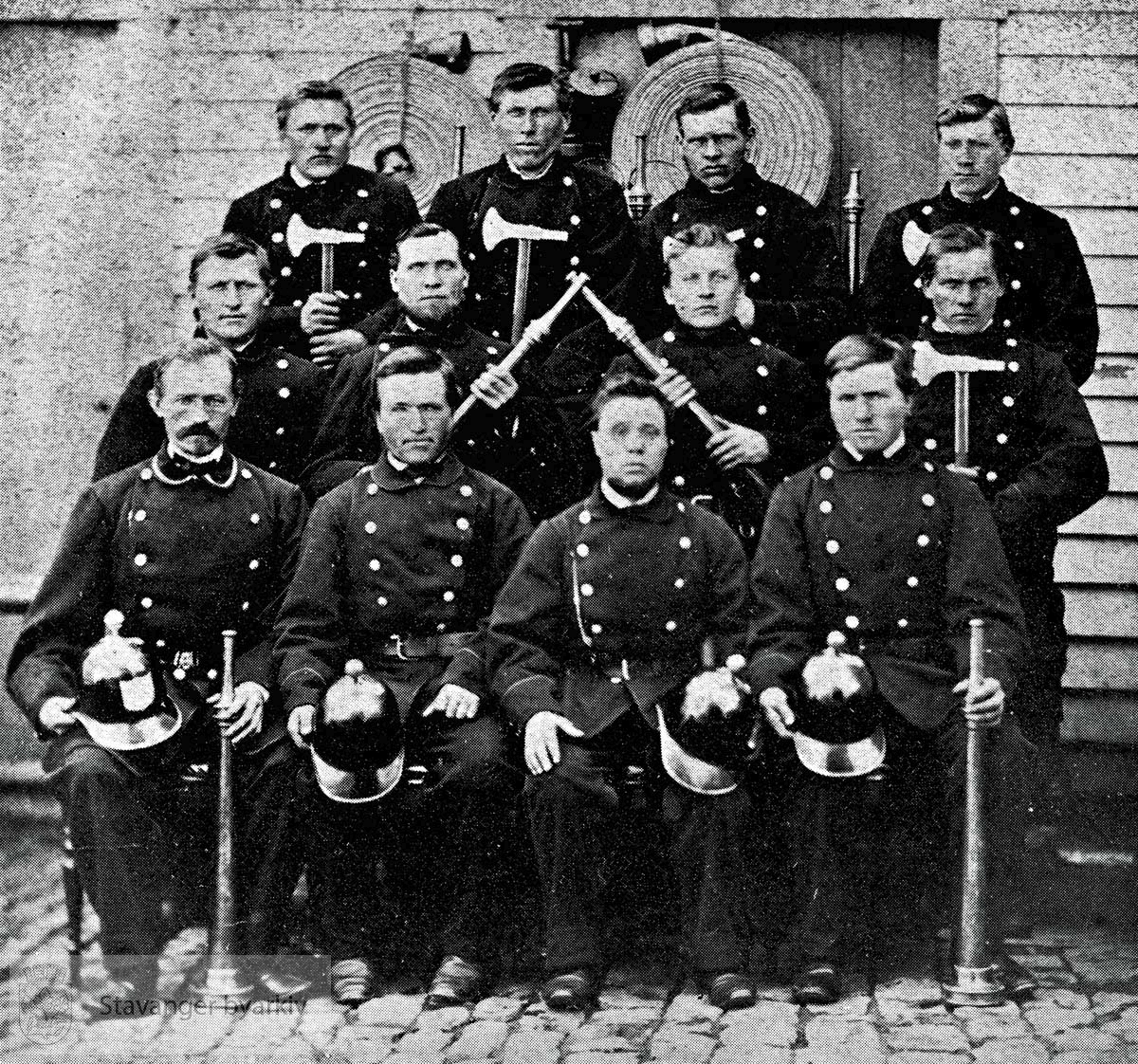 Stavangers første brannkorps.Vedtak ble gjort 16.12.1865. Den første brannvakt ble satt 03.04.1866.