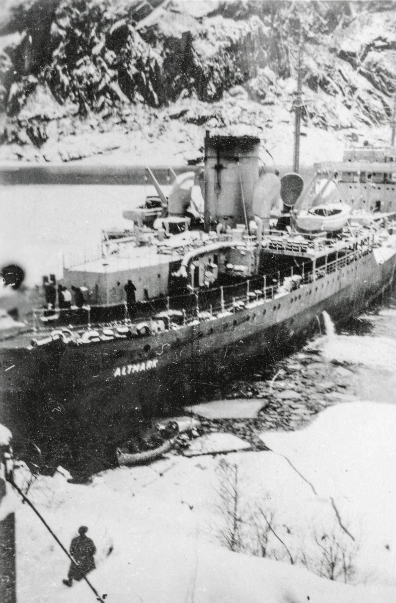 Krigsskipet "Altmark" på grunn i Jøssingfjorden.  