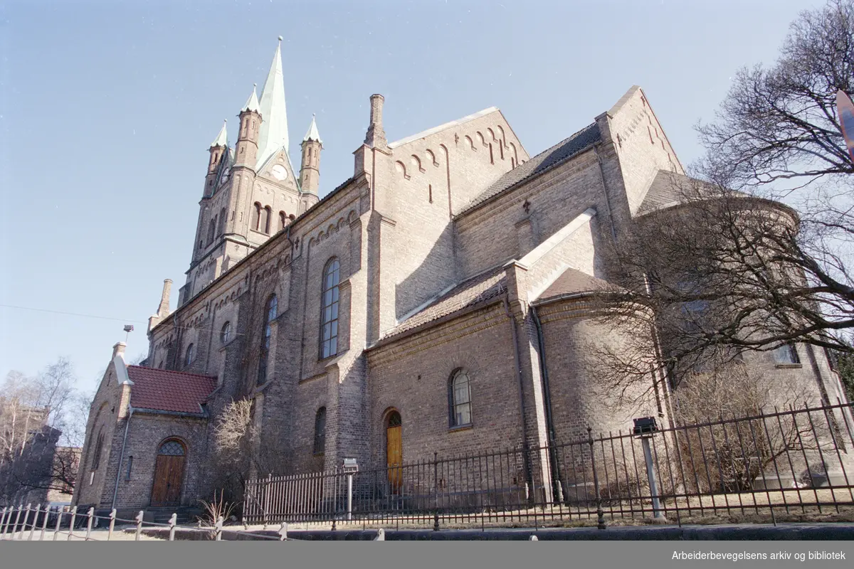 Oslo: Grønland kirke. 12. april 1996