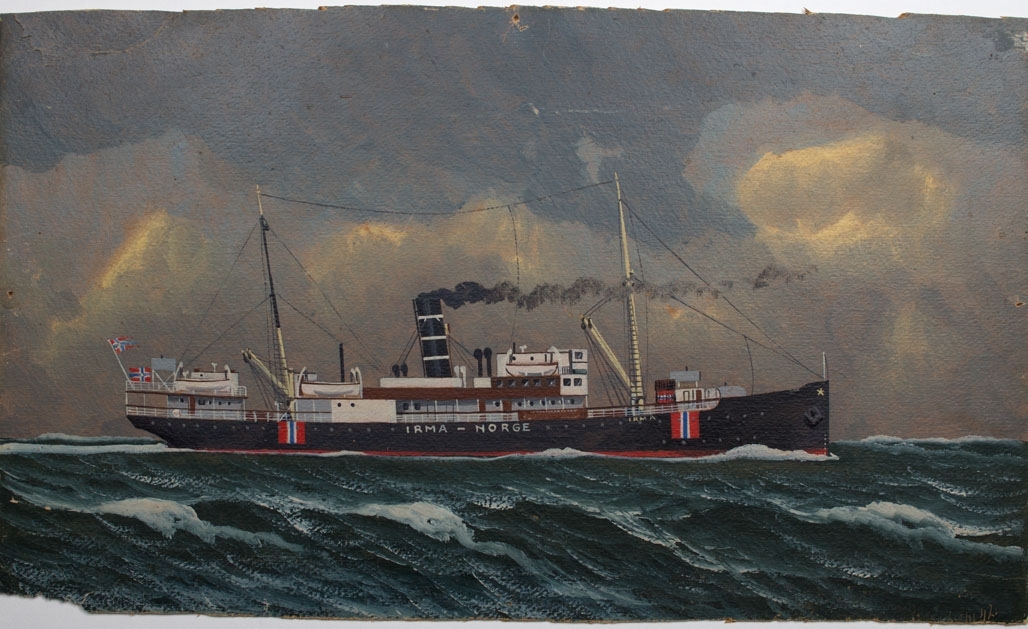 Skipsportrett av DS IRMA under fart i åpen sjø med nasjonalitetsmerke malt på skutesiden samt norsk flagg i akter.