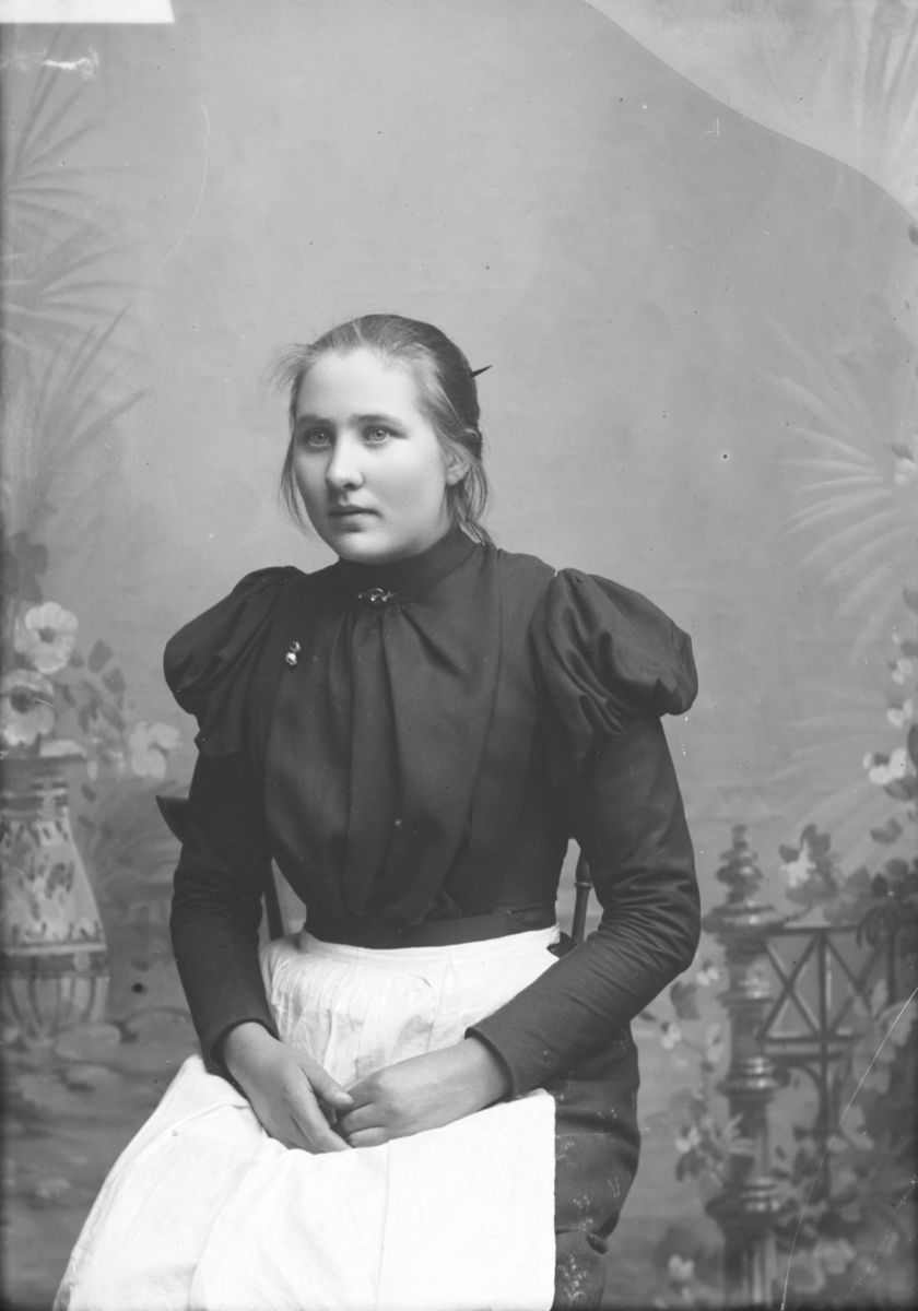 Portrett av Anne Olsdatter Løland f 1880